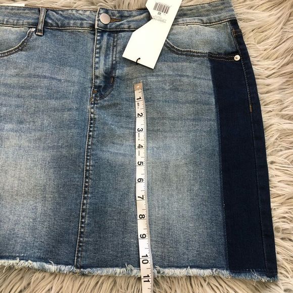 🔴 2/$30 Dex classic mini jean skirt two tone size 32 - Picture 5 of 7